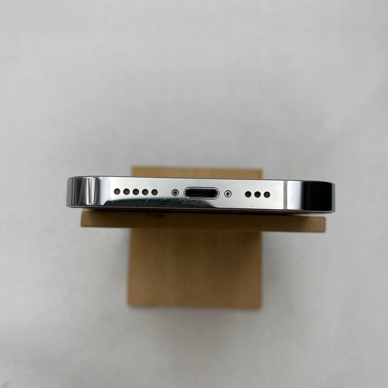 thumb Smartfon Apple iPhone 14 Pro 6 GB / 128 GB 5G srebrny eSim (Używany)