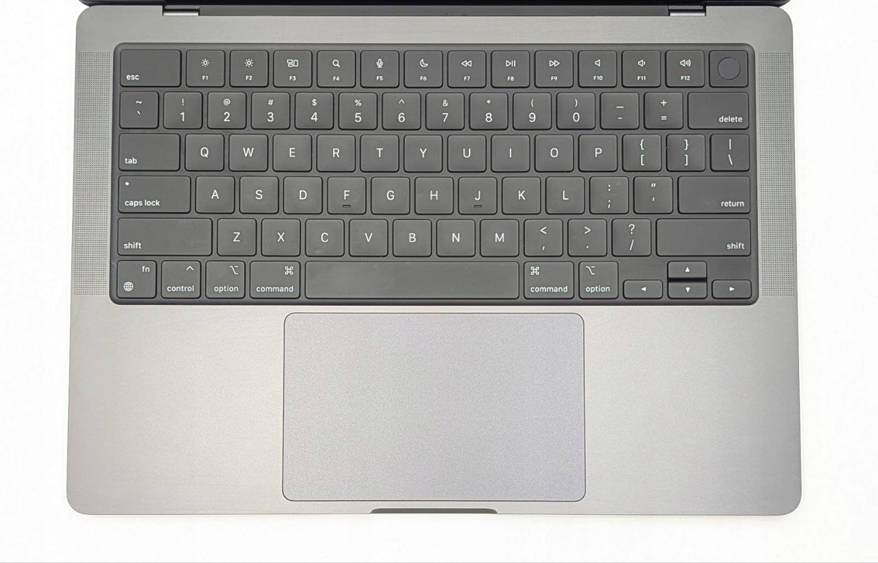 thumb Laptop Apple MacBook Pro 14 M4 Apple M 16 GB / 512 GB Gwiezdna czerń (Powystawowy)