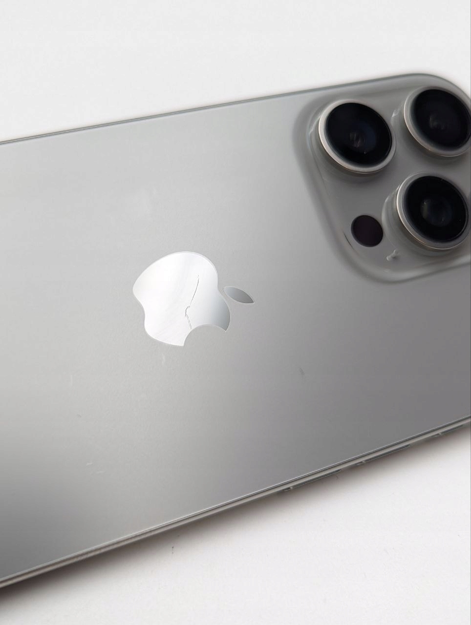 thumb Apple iPhone 16 Pro 256 GB Tytan naturalny| eSim| bateria 100% (Używany)