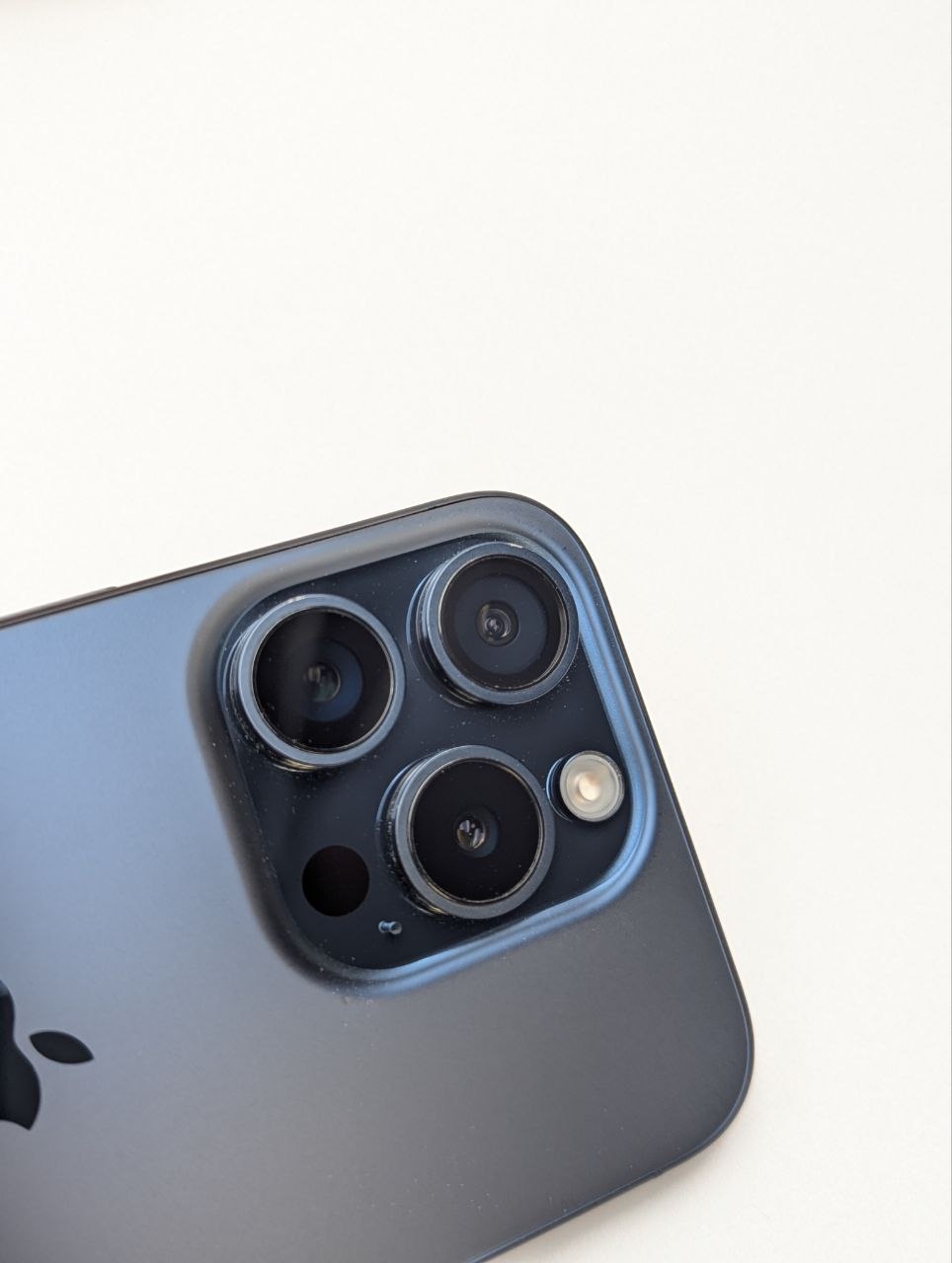 Smartfon Apple iPhone 15 Pro 8 GB / 128 GB 5G niebieski|bateria 100% (Powystawowy)