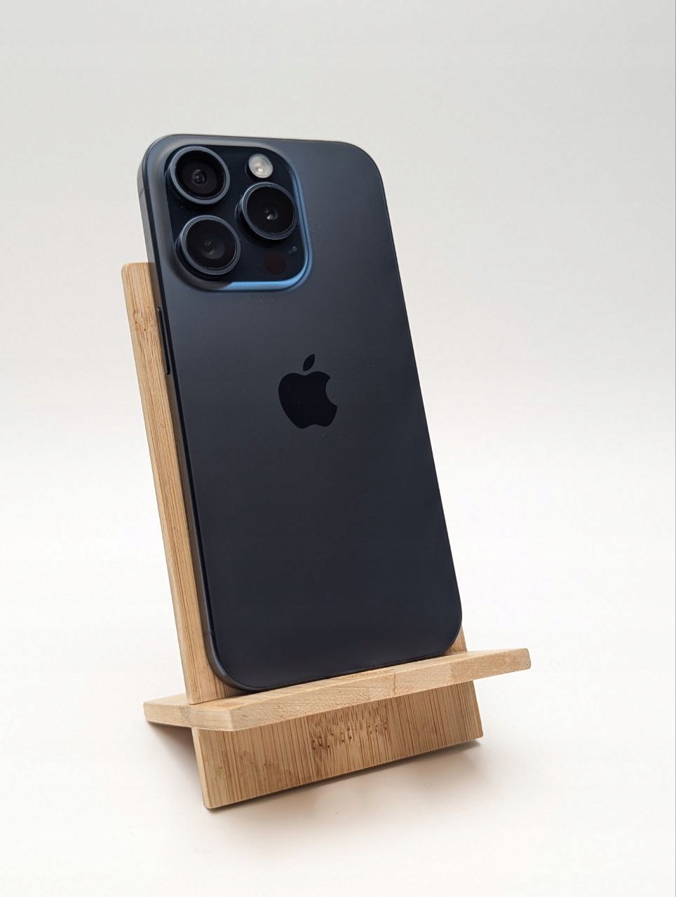 Smartfon Apple iPhone 15 Pro 8 GB / 128 GB 5G niebieski|eSim |bateria 100% (Powystawowy)