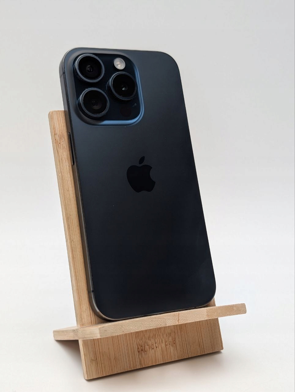 Smartfon Apple iPhone 15 Pro 8 GB / 128 GB 5G niebieski|bateria 100% (Powystawowy)