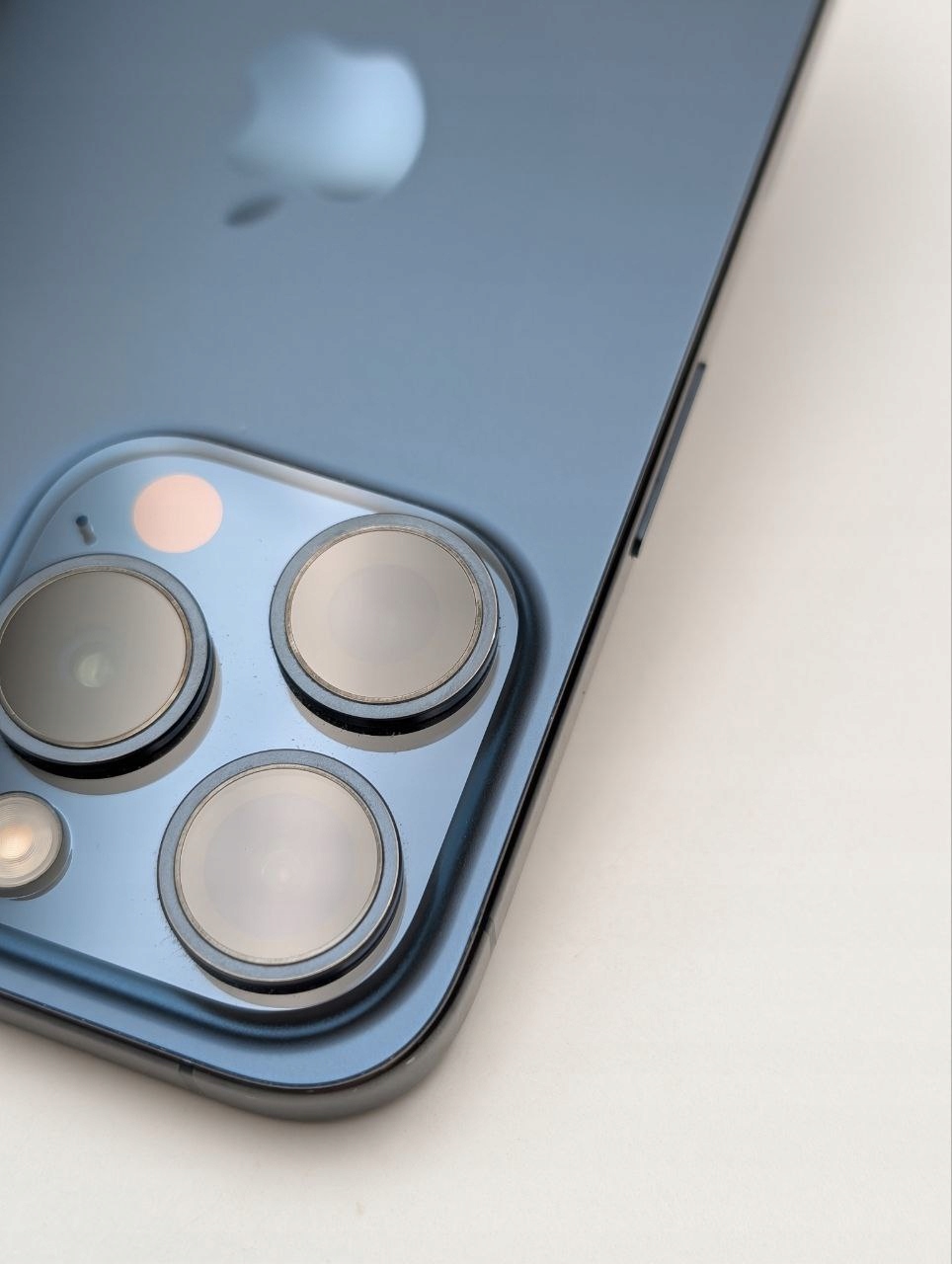 Smartfon Apple iPhone 15 Pro 8 GB / 128 GB 5G niebieski|bateria 100% (Powystawowy)