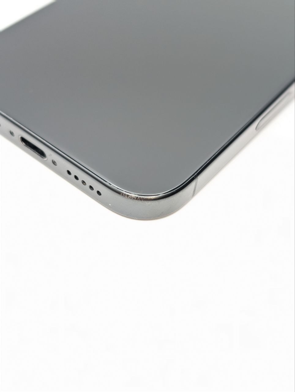 Apple iPhone 16 Pro 128 GB czarny (Powystawowy)