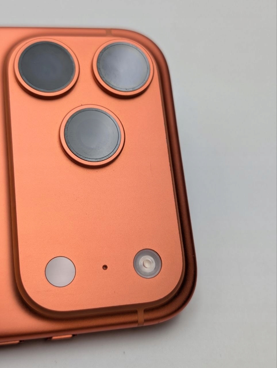 Apple iPhone 17 Pro Max 256 GB Kosmiczny pomarańcz | eSim | bateria 100% (Powystawowy)