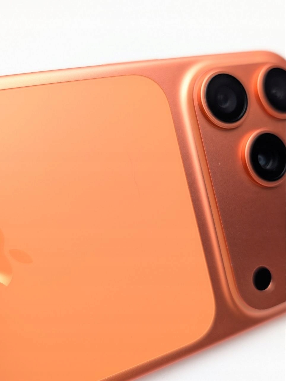 Apple iPhone 17 Pro Max 256 GB Kosmiczny pomarańcz | eSim | bateria 100% (Powystawowy)