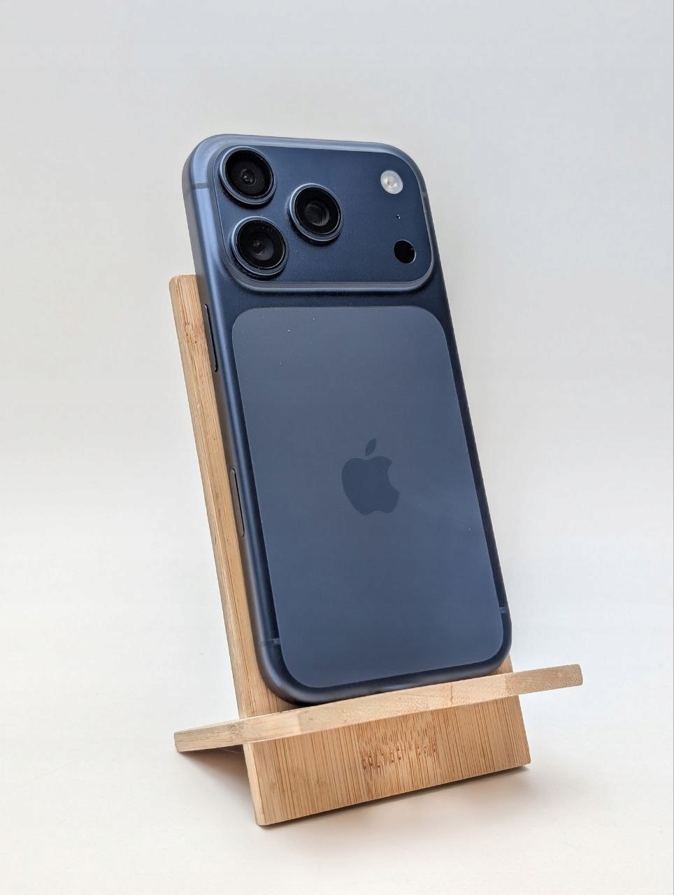 Apple iPhone 17 Pro 256 GB Głębinowy błękit | eSim | bateria 100% (Powystawowy)