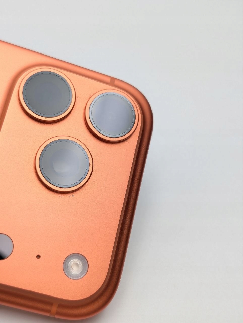 Apple iPhone 17 Pro 256 GB Kosmiczny pomarańcz | eSim | bateria 100% (Powystawowy)