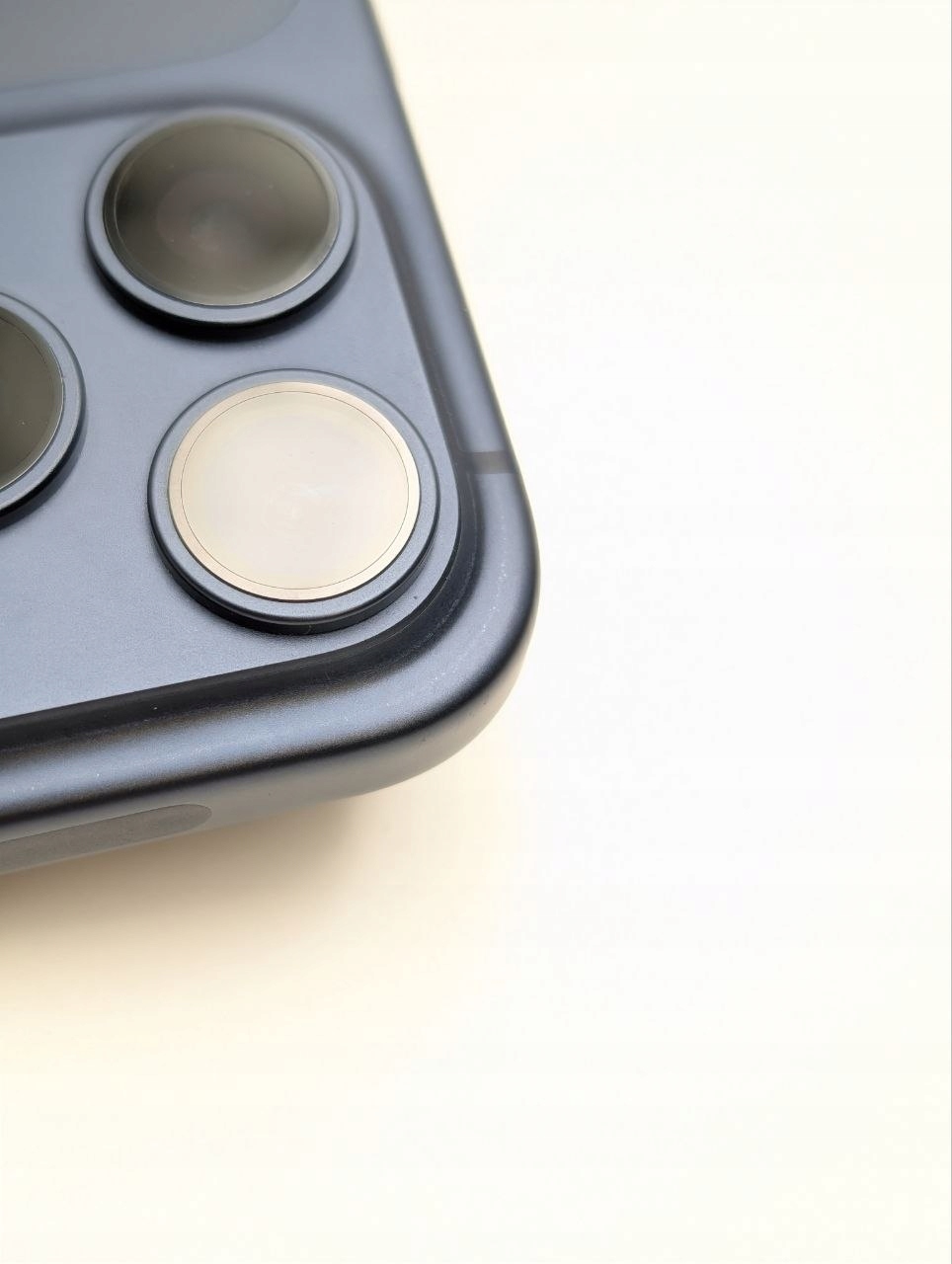 Apple iPhone 17 Pro 256 GB Głębinowy błękit | eSim | bateria 100% (Powystawowy)