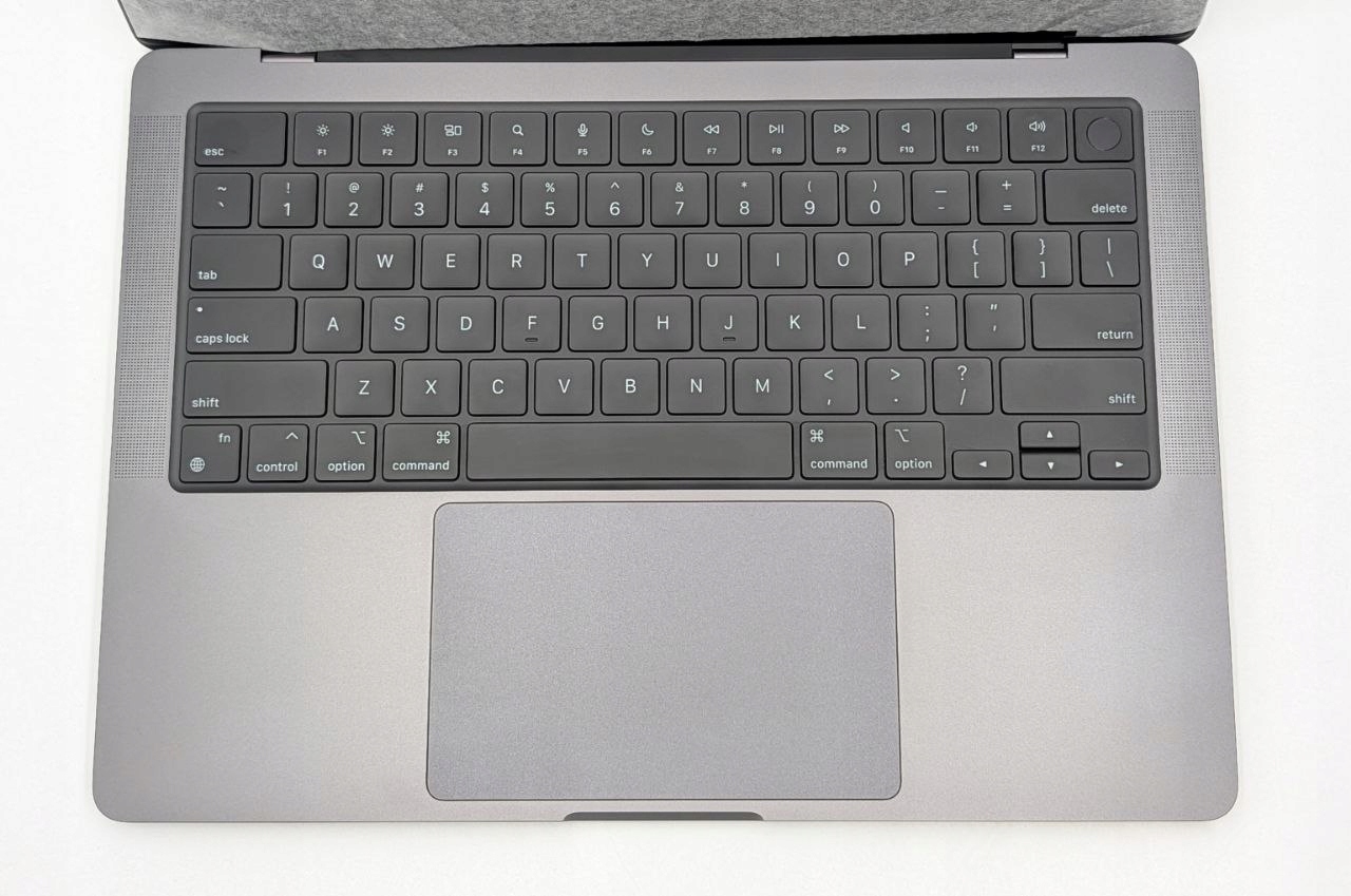 Apple MacBook Pro 14,2" M4 16GB / 1TB Gwiezdna Сzerń | OUTLET (Po zwrocie)