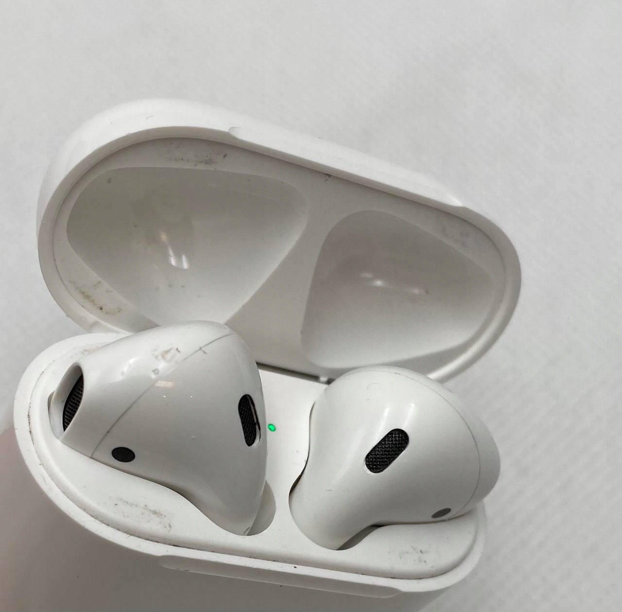 thumb Słuchawki bezprzewodowe douszne Apple AirPods 2. generacji (Używany)