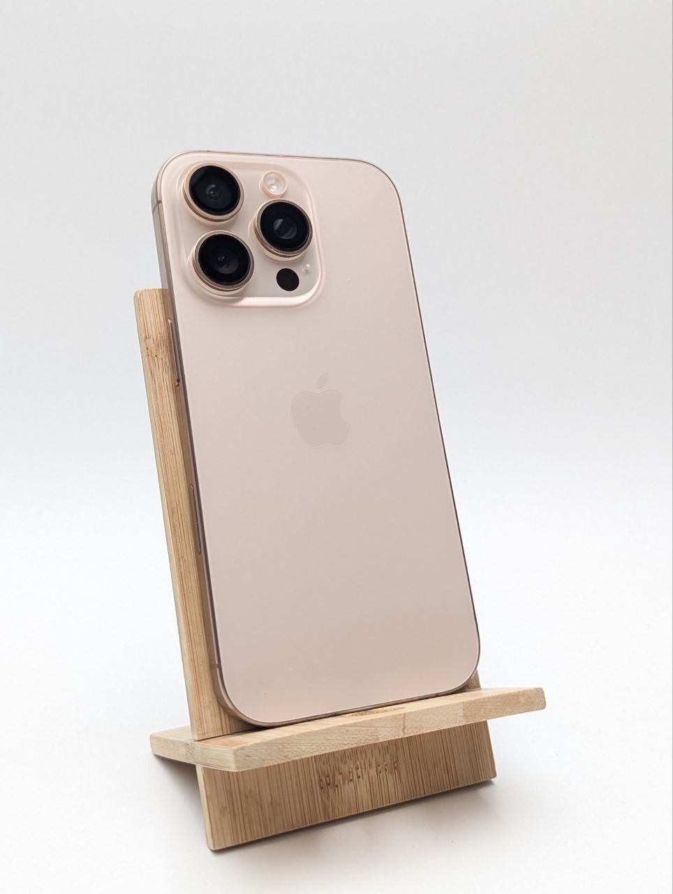 Apple iPhone 16 Pro 128GB Tytan Pustynny (Używany)