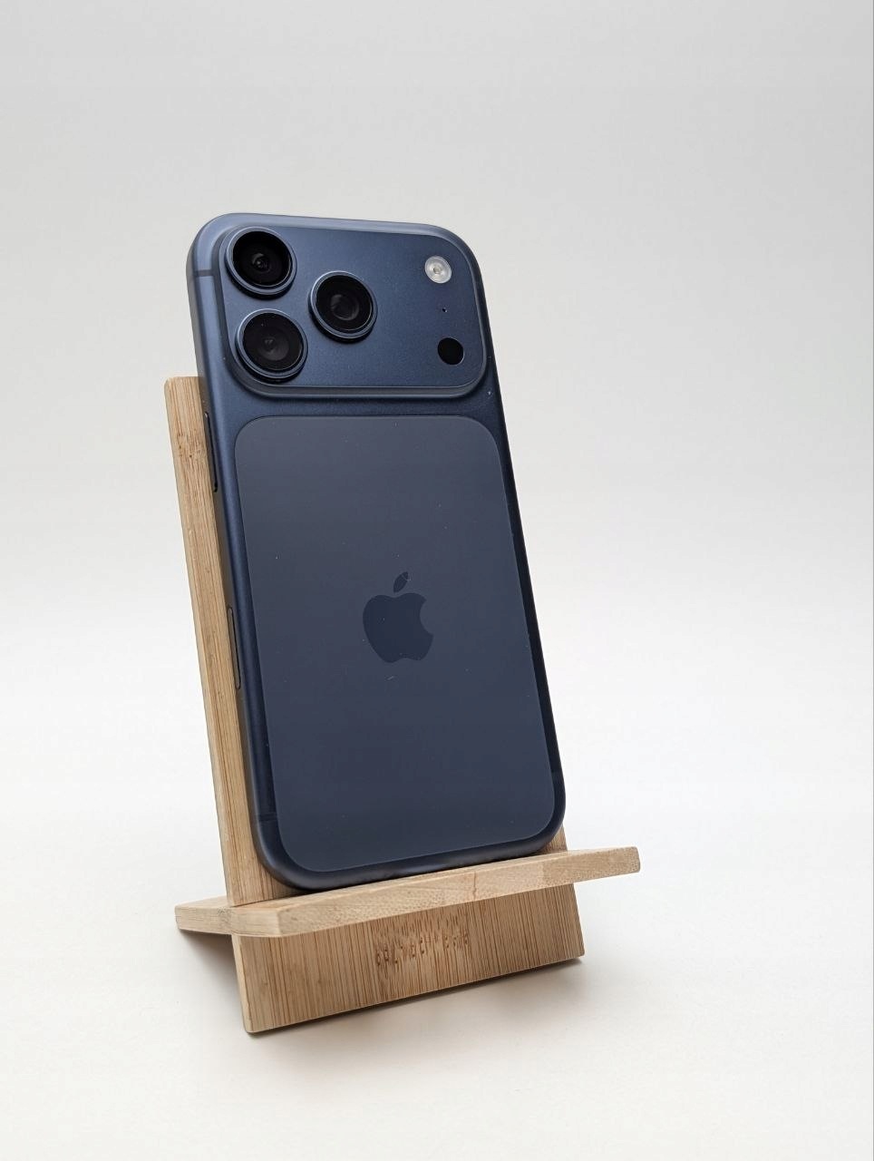 Apple iPhone 17 Pro 256 GB Głębinowy błękit | eSim | bateria 100% (Powystawowy)