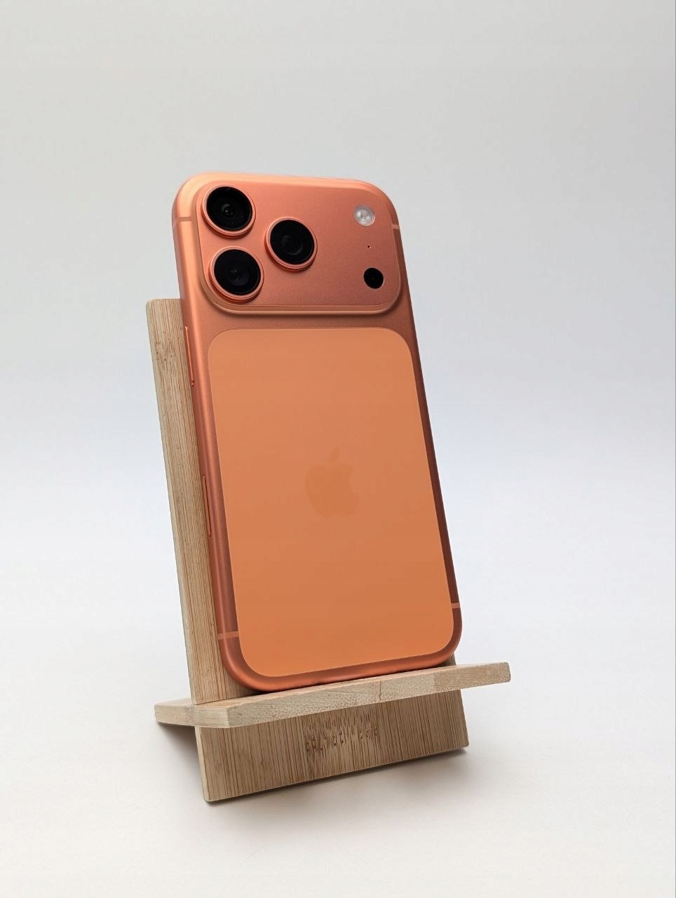 Apple iPhone 17 Pro 256 GB Kosmiczny pomarańcz | eSim (Powystawowy)
