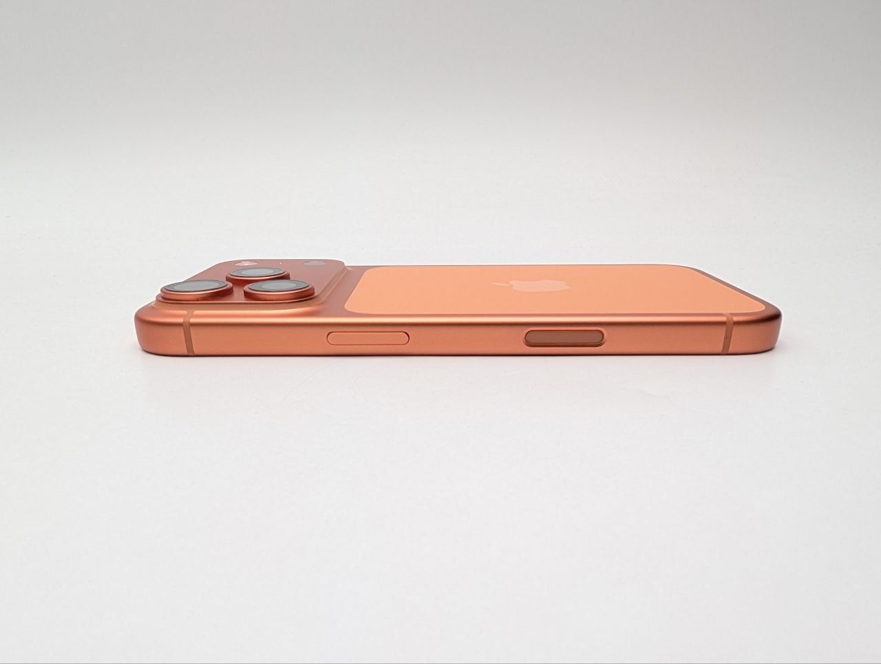 Apple iPhone 17 Pro 256 GB Kosmiczny pomarańcz | eSim (Powystawowy)