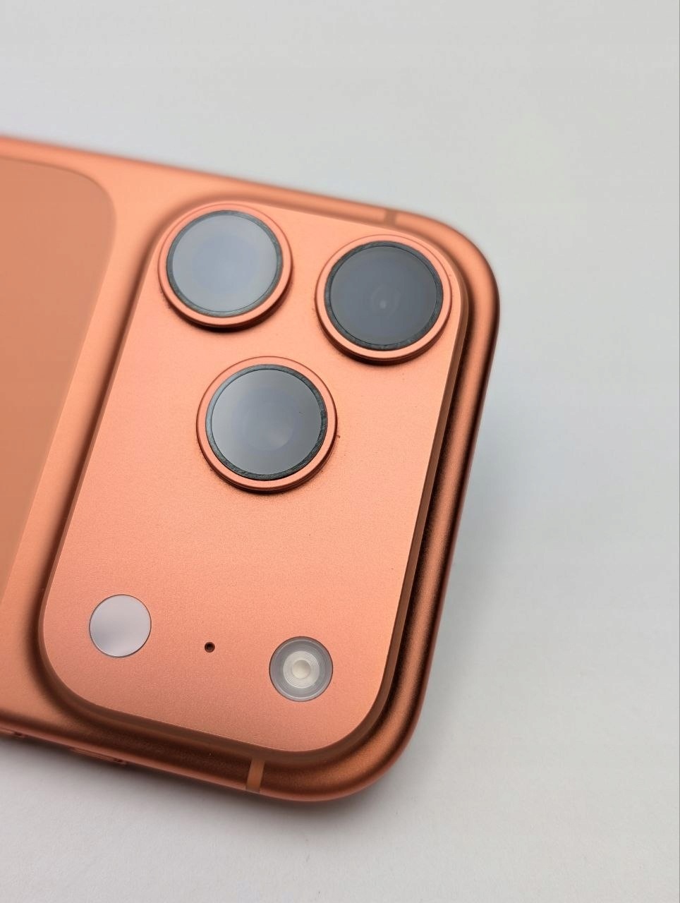 Apple iPhone 17 Pro 256 GB Kosmiczny pomarańcz | eSim (Powystawowy)