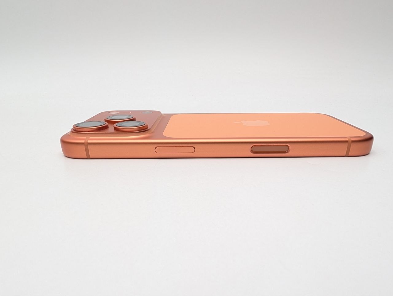 Apple iPhone 17 Pro 256 GB Kosmiczny pomarańcz | eSim | bateria 100% (Powystawowy)